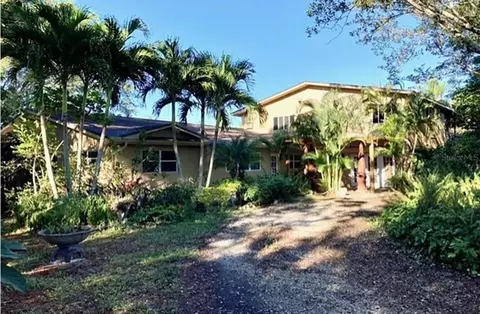 11301 Longfellow Ln, Bonita Springs, FL 34135