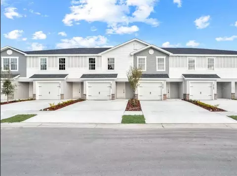 2825 Idyll Lakes Cir, Plant City, FL 33566