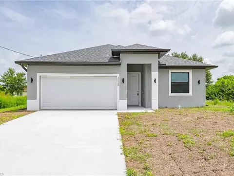 3028 3028 39th St SW, Lehigh Acres, FL 33976