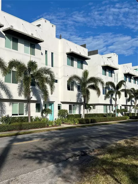 3100 W Paul Ave #8, Tampa, FL 33611