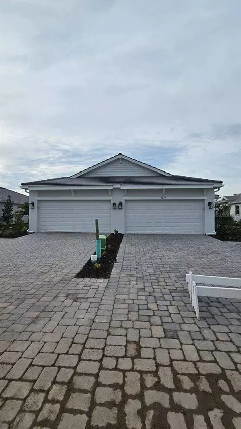 8097 Moonbeam Ave, Sarasota, FL 34241