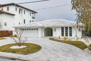 11165 9th St E, Treasure Island, FL 33706