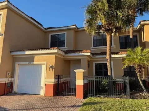 1258 Clove Dr, Kissimmee, FL 34759