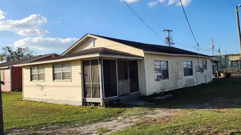 2106 W Granfield Ave, Plant City, FL 33563