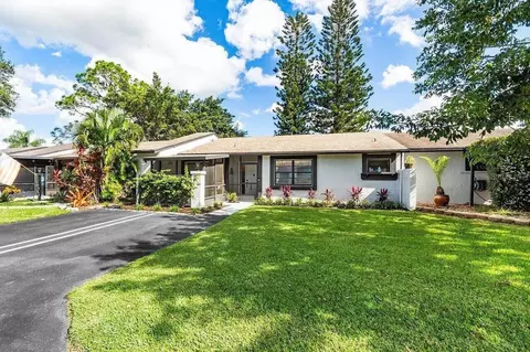 35 Mahoris Dr, West Palm Beach, FL 33411