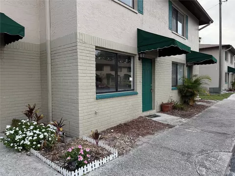 2052 Kings Hwy #9, Clearwater, FL 33755