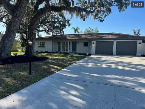 7226 N Leewynn Dr, Sarasota, FL 34240
