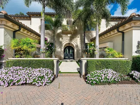 9091 Redonda Dr, Boca Raton, FL 33496