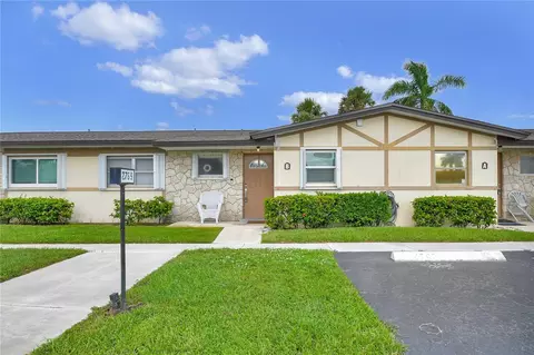 2769 Ashley Dr W #B, West Palm Beach, FL 33415