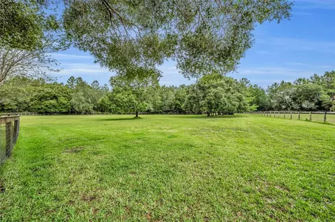 1715 Onondaga Dr, Geneva, FL 32732
