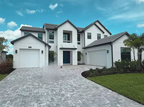 2440 Waterfront Cir, Sarasota, FL 34240
