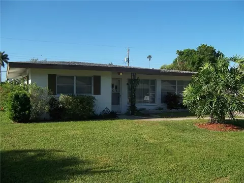 423 46th St W, Palmetto, FL 34221