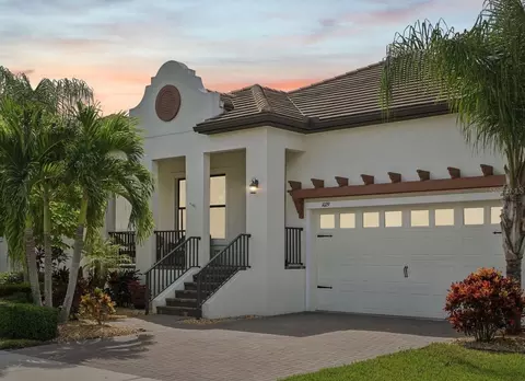 1029 Seagrape Dr, Ruskin, FL 33570