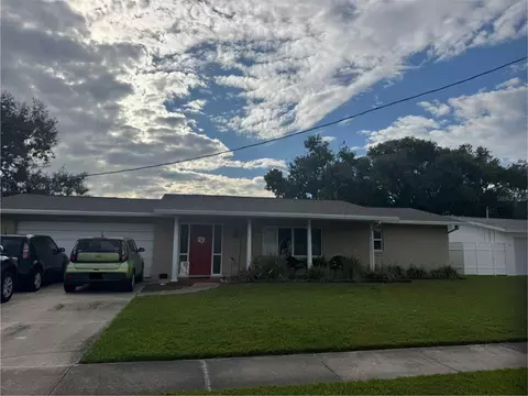 896 Imperial Dr, Largo, FL 33771