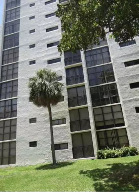 17021 N Bay Rd #220, Sunny Isles Beach, FL 33160