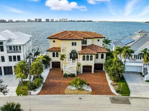 42 N Pine Cir, Belleair, FL 33756