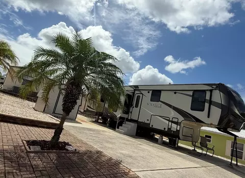 251 Patterson Rd #F5, Haines City, FL 33844