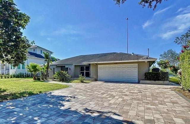 3901 Eden Roc Cir, Tampa, FL 33634