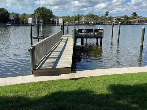 1118 Monterey Blvd NE, Saint Petersburg, FL 33704