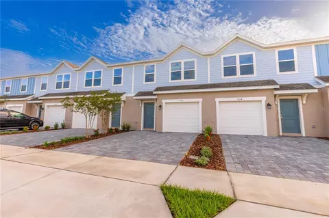 3328 Thicket St, Tavares, FL 32778