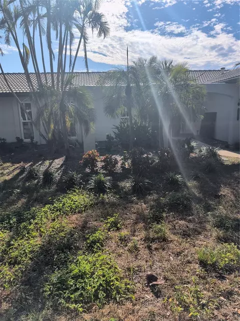 1901 Illinois Ave NE, Saint Petersburg, FL 33703