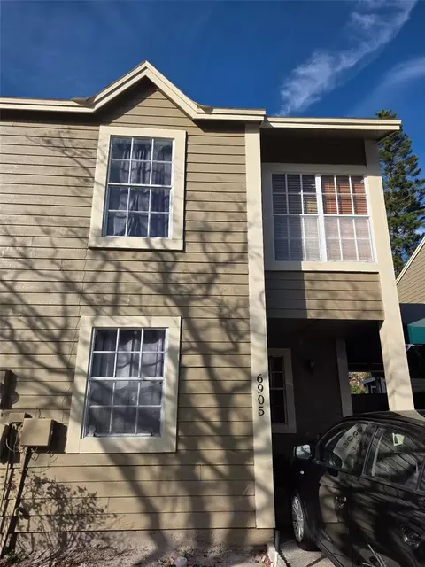 6905 Lakeview Ct, Tampa, FL 33634