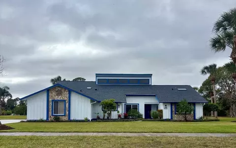 757 Pelican Bay Dr, Daytona Beach, FL 32119