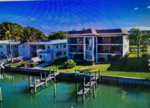 12080 Capri Cir S #202, Treasure Island, FL 33706