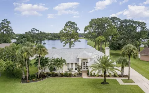 3897 Peacock Dr, Melbourne, FL 32904