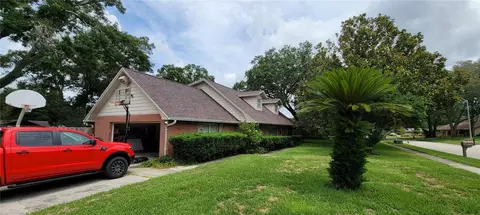 9220 Kingsridge Dr, Temple Terrace, FL 33637