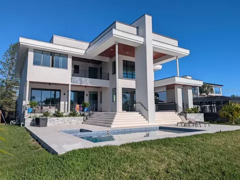 4441 Pompano Dr SE, Saint Petersburg, FL 33705