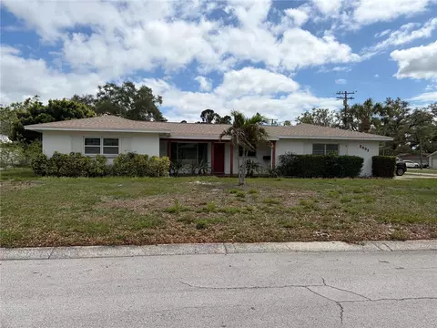 2001 Croydon Dr, Clearwater, FL 33764