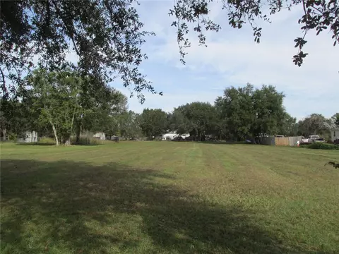 Greyhound Avenue, Lake Wales, FL 33859