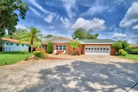 222 W Wall St, Frostproof, FL 33843