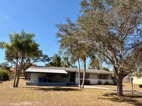 825 Blackwood Dr, Lake Wales, FL 33898