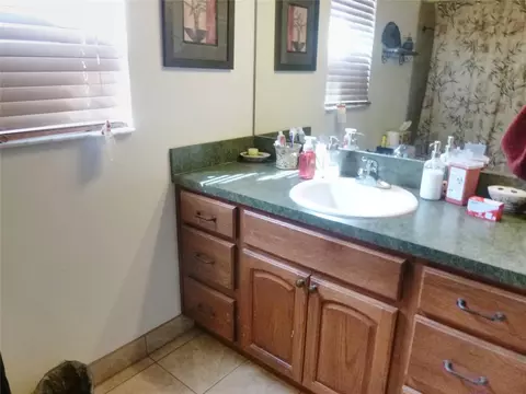 Bath - 121 Deer Rd, Frostproof, FL 33843 photo 2 of 8
