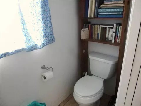 Bath - 121 Deer Rd, Frostproof, FL 33843 photo 4 of 8