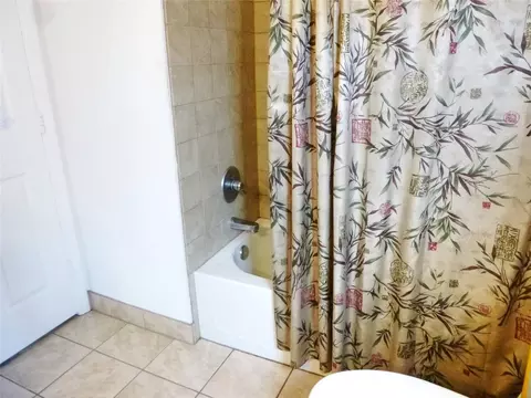 Bath - 121 Deer Rd, Frostproof, FL 33843 photo 3 of 8