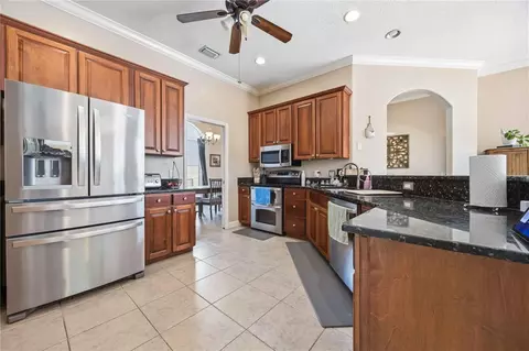 Kitchen - 355 Ruby Lake Loop, Winter Haven, FL 33884 photo 2 of 2