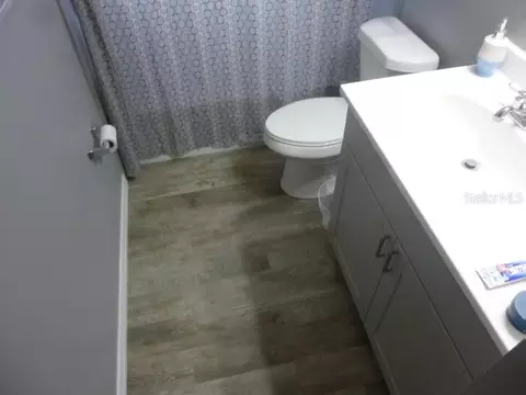 Bath - 528 Central Ave, Frostproof, FL 33843 photo 2 of 3