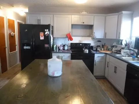 Kitchen - 528 Central Ave, Frostproof, FL 33843 photo 2 of 4