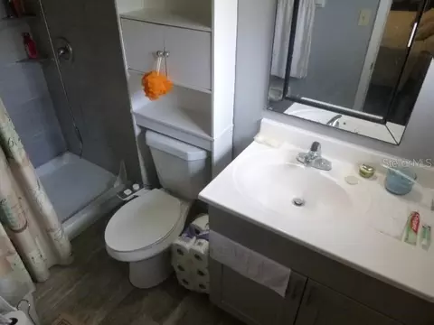 Bath - 528 Central Ave, Frostproof, FL 33843 photo 3 of 3