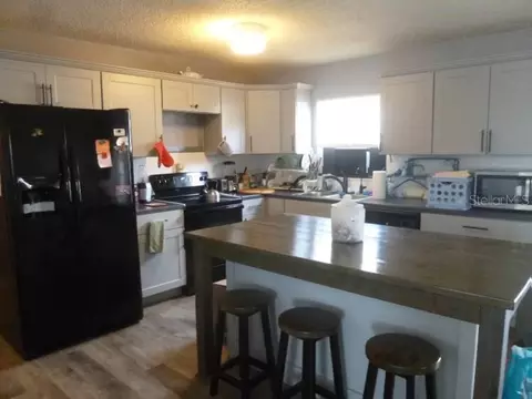 Kitchen - 528 Central Ave, Frostproof, FL 33843 photo 1 of 4