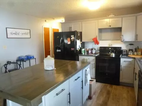 Kitchen - 528 Central Ave, Frostproof, FL 33843 photo 3 of 4