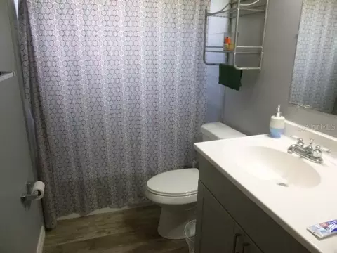 Bath - 528 Central Ave, Frostproof, FL 33843 photo 1 of 3