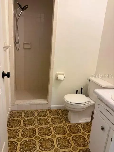 Bath - 506 W 9th St, Frostproof, FL 33843 photo 3 of 7