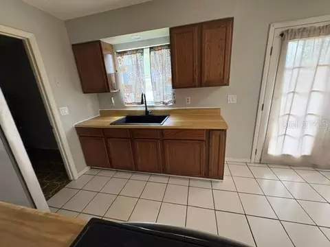 Kitchen - 506 W 9th St, Frostproof, FL 33843 photo 4 of 4