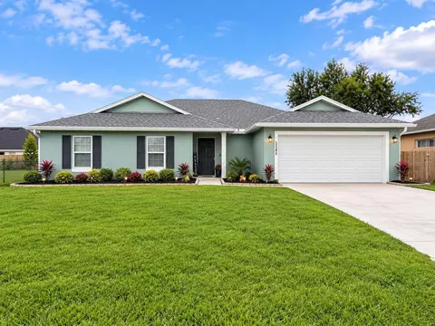 5245 NW Gamma St, Port Saint Lucie, FL 34986