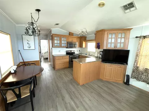 Kitchen - 467 Pine Loop, Frostproof, FL 33843 photo 1 of 4