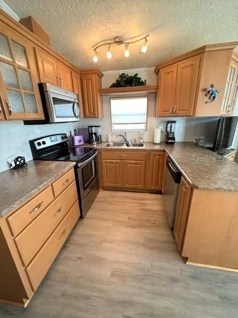 Kitchen - 467 Pine Loop, Frostproof, FL 33843 photo 4 of 4
